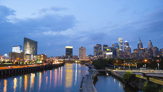 city skyline of philadelphia pennsylvania